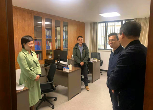 省應急管理廳黨委書記、廳長伍斌到省減災中心指導工作